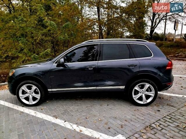 Серый Фольксваген Туарег, объемом двигателя 3 л и пробегом 255 тыс. км за 13500 $, фото 1 на Automoto.ua