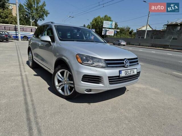 Серый Фольксваген Туарег, объемом двигателя 3 л и пробегом 215 тыс. км за 19300 $, фото 1 на Automoto.ua
