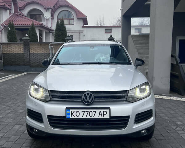 Серый Фольксваген Туарег, объемом двигателя 2.97 л и пробегом 281 тыс. км за 18000 $, фото 1 на Automoto.ua