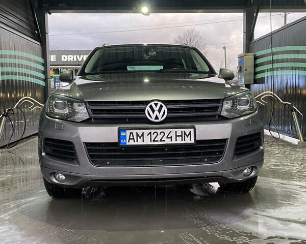 Серый Фольксваген Туарег, объемом двигателя 2.97 л и пробегом 257 тыс. км за 15500 $, фото 1 на Automoto.ua