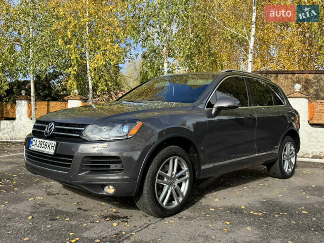 Сірий Фольксваген Туарег, об'ємом двигуна 3 л та пробігом 260 тис. км за 16700 $, фото 1 на Automoto.ua