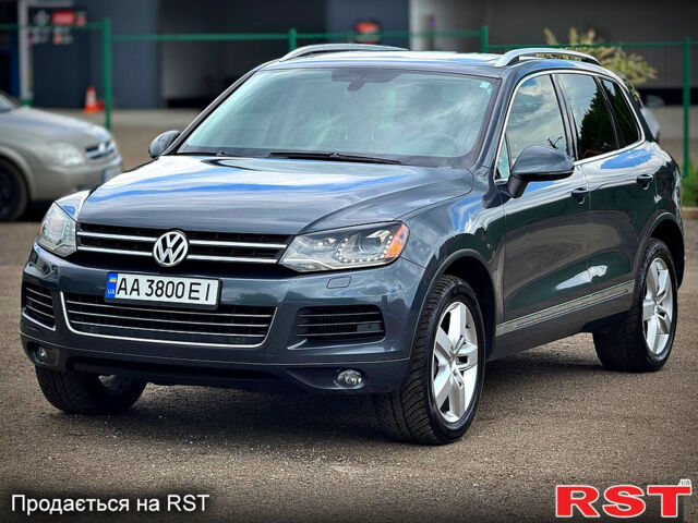 Серый Фольксваген Туарег, объемом двигателя 3 л и пробегом 308 тыс. км за 18500 $, фото 1 на Automoto.ua