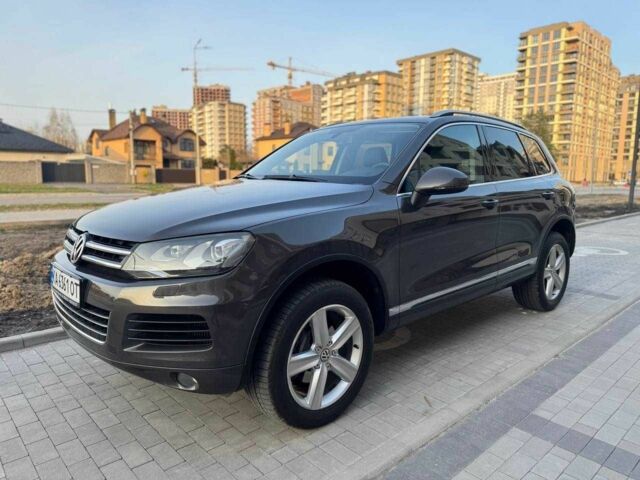Серый Фольксваген Туарег, объемом двигателя 3 л и пробегом 189 тыс. км за 21500 $, фото 1 на Automoto.ua