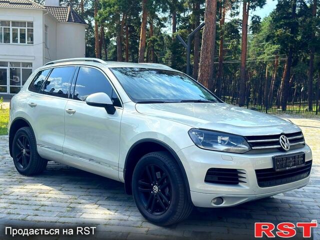 Серый Фольксваген Туарег, объемом двигателя 3 л и пробегом 190 тыс. км за 15800 $, фото 1 на Automoto.ua