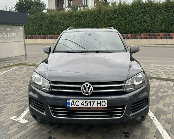 Серый Фольксваген Туарег, объемом двигателя 2.97 л и пробегом 297 тыс. км за 21500 $, фото 1 на Automoto.ua