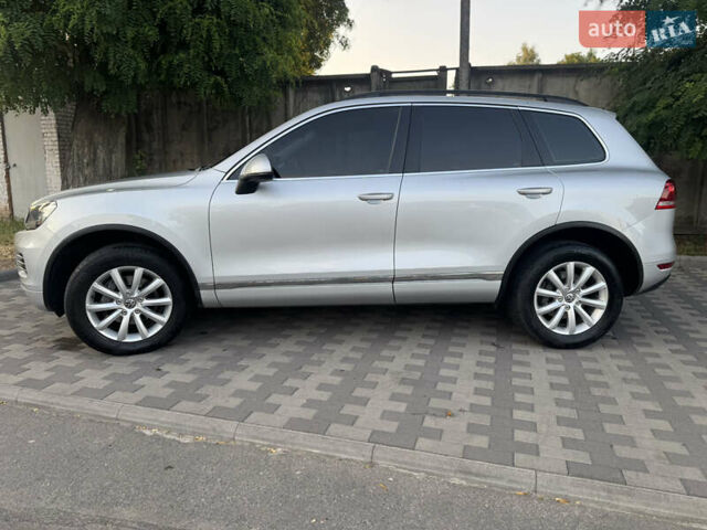 Серый Фольксваген Туарег, объемом двигателя 2.97 л и пробегом 340 тыс. км за 15900 $, фото 1 на Automoto.ua