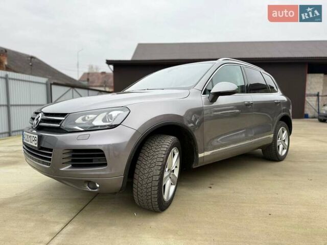Серый Фольксваген Туарег, объемом двигателя 2.97 л и пробегом 352 тыс. км за 16300 $, фото 1 на Automoto.ua