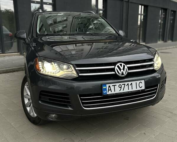 Серый Фольксваген Туарег, объемом двигателя 2.97 л и пробегом 210 тыс. км за 18500 $, фото 1 на Automoto.ua