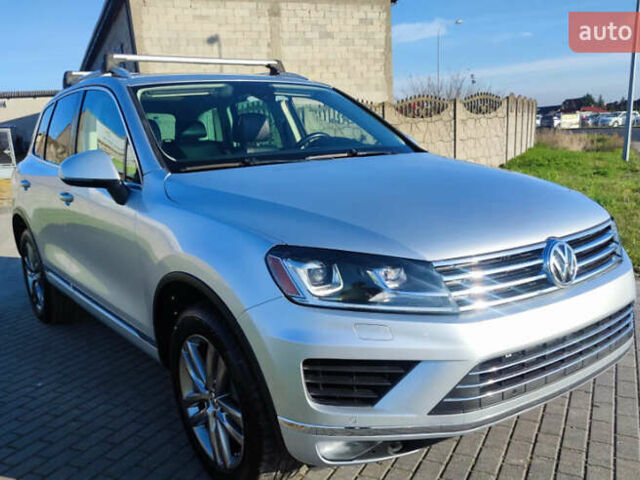 Серый Фольксваген Туарег, объемом двигателя 2.97 л и пробегом 286 тыс. км за 17000 $, фото 1 на Automoto.ua
