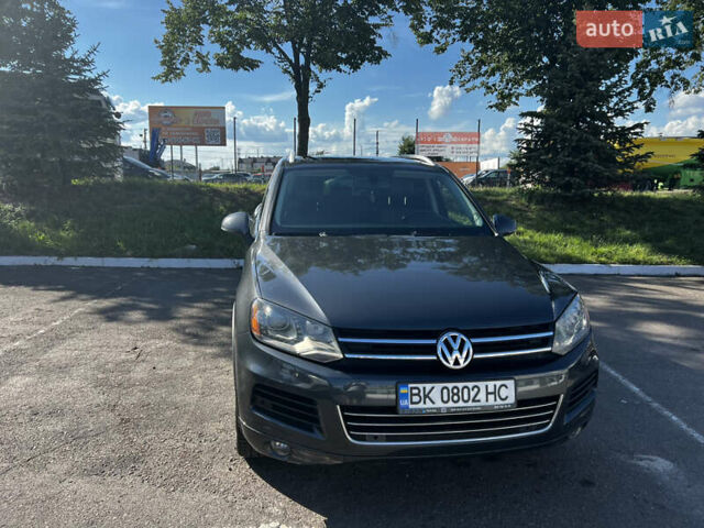 Сірий Фольксваген Туарег, об'ємом двигуна 3 л та пробігом 290 тис. км за 16300 $, фото 1 на Automoto.ua