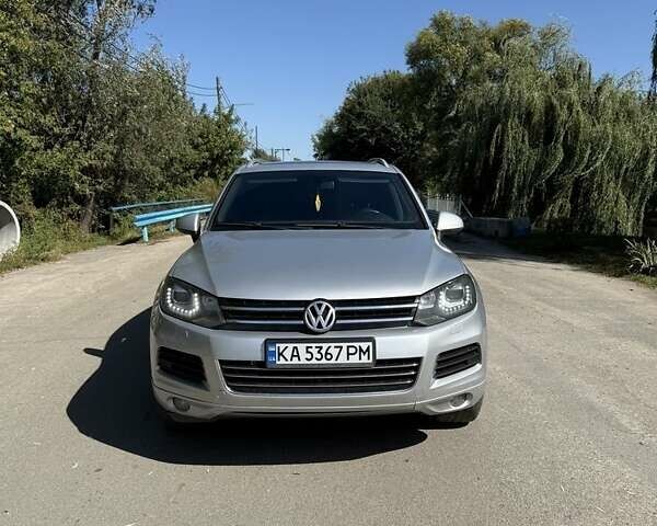 Серый Фольксваген Туарег, объемом двигателя 3 л и пробегом 280 тыс. км за 16000 $, фото 1 на Automoto.ua