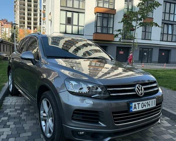 Серый Фольксваген Туарег, объемом двигателя 3 л и пробегом 263 тыс. км за 19800 $, фото 1 на Automoto.ua