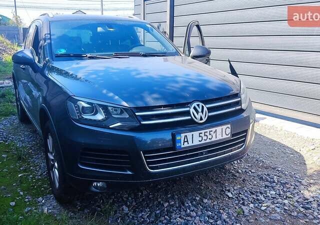 Серый Фольксваген Туарег, объемом двигателя 3 л и пробегом 319 тыс. км за 17500 $, фото 1 на Automoto.ua