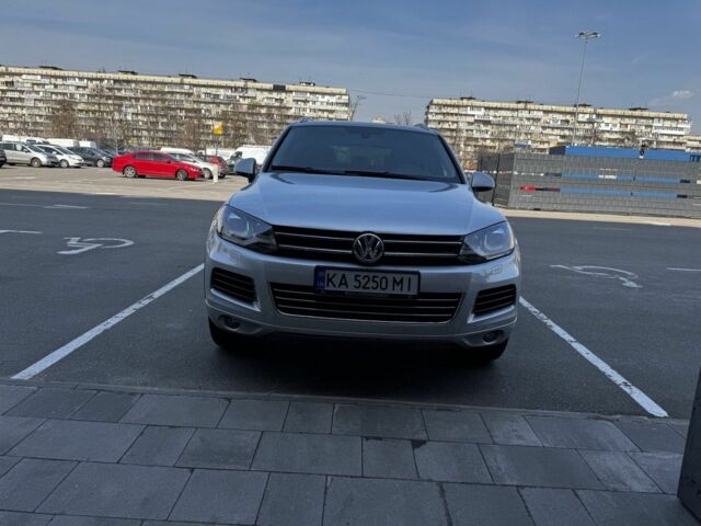 Серый Фольксваген Туарег, объемом двигателя 3 л и пробегом 237 тыс. км за 17500 $, фото 1 на Automoto.ua