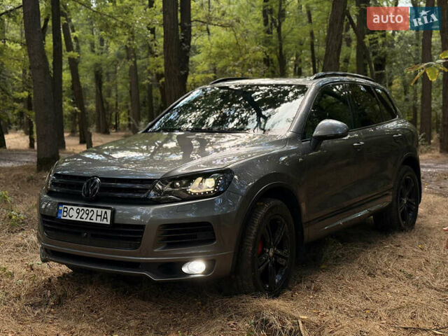 Серый Фольксваген Туарег, объемом двигателя 2.97 л и пробегом 224 тыс. км за 28086 $, фото 1 на Automoto.ua