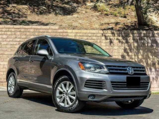 Сірий Фольксваген Туарег, об'ємом двигуна 3 л та пробігом 130 тис. км за 9900 $, фото 1 на Automoto.ua