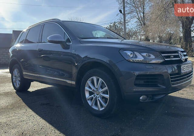 Серый Фольксваген Туарег, объемом двигателя 2.97 л и пробегом 223 тыс. км за 19500 $, фото 1 на Automoto.ua
