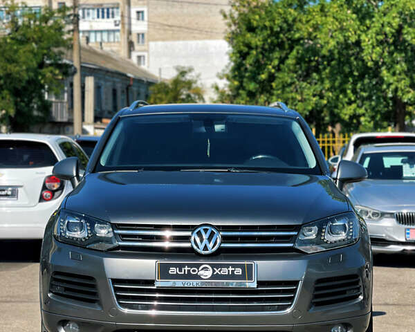 Сірий Фольксваген Туарег, об'ємом двигуна 3 л та пробігом 225 тис. км за 18500 $, фото 1 на Automoto.ua