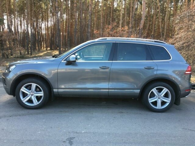 Серый Фольксваген Туарег, объемом двигателя 3 л и пробегом 80 тыс. км за 29264 $, фото 1 на Automoto.ua