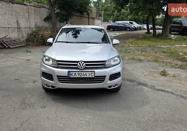 Серый Фольксваген Туарег, объемом двигателя 3 л и пробегом 275 тыс. км за 20500 $, фото 1 на Automoto.ua