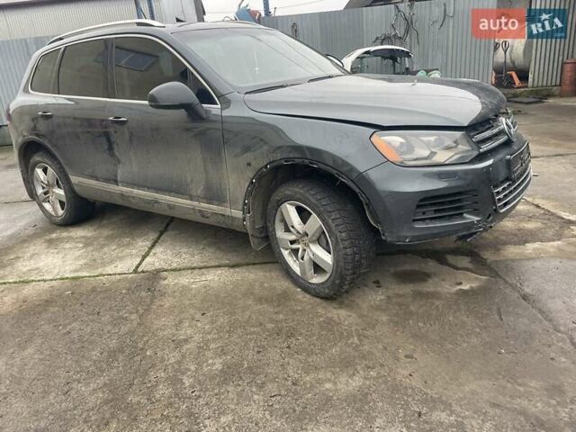 Сірий Фольксваген Туарег, об'ємом двигуна 2.97 л та пробігом 185 тис. км за 8700 $, фото 1 на Automoto.ua