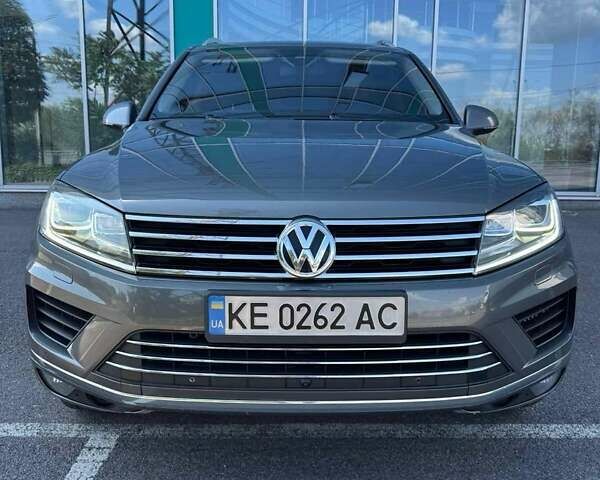 Сірий Фольксваген Туарег, об'ємом двигуна 3 л та пробігом 288 тис. км за 23100 $, фото 1 на Automoto.ua