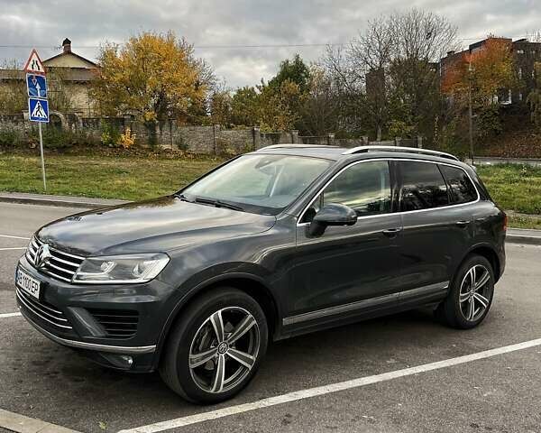 Серый Фольксваген Туарег, объемом двигателя 2.97 л и пробегом 200 тыс. км за 28500 $, фото 1 на Automoto.ua