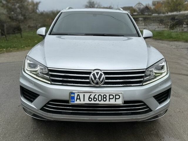 Серый Фольксваген Туарег, объемом двигателя 3 л и пробегом 225 тыс. км за 20750 $, фото 1 на Automoto.ua