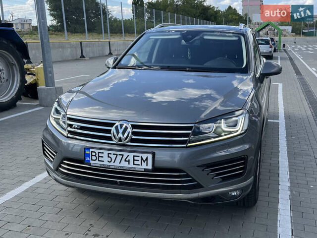 Серый Фольксваген Туарег, объемом двигателя 3 л и пробегом 173 тыс. км за 32000 $, фото 1 на Automoto.ua