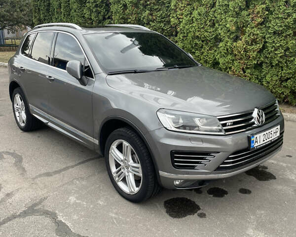 Серый Фольксваген Туарег, объемом двигателя 2.97 л и пробегом 266 тыс. км за 27999 $, фото 1 на Automoto.ua