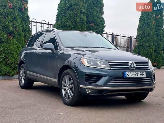Серый Фольксваген Туарег, объемом двигателя 2.97 л и пробегом 273 тыс. км за 21999 $, фото 1 на Automoto.ua
