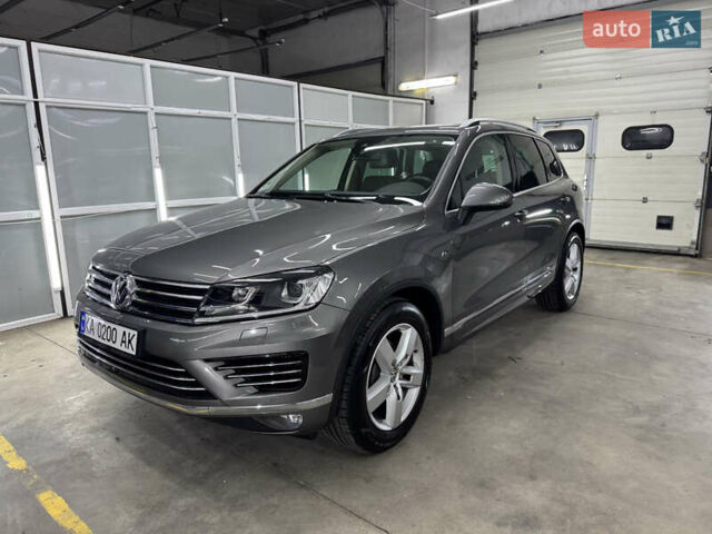 Сірий Фольксваген Туарег, об'ємом двигуна 2.97 л та пробігом 104 тис. км за 29900 $, фото 1 на Automoto.ua