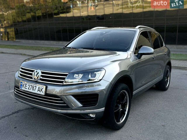 Сірий Фольксваген Туарег, об'ємом двигуна 2.97 л та пробігом 220 тис. км за 21400 $, фото 1 на Automoto.ua