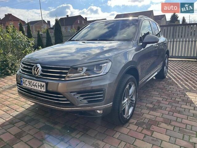 Серый Фольксваген Туарег, объемом двигателя 2.97 л и пробегом 191 тыс. км за 33999 $, фото 1 на Automoto.ua