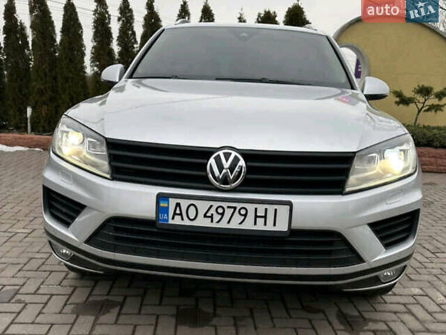 Серый Фольксваген Туарег, объемом двигателя 2.97 л и пробегом 268 тыс. км за 24439 $, фото 1 на Automoto.ua