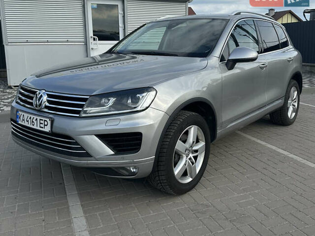 Серый Фольксваген Туарег, объемом двигателя 3 л и пробегом 230 тыс. км за 32000 $, фото 1 на Automoto.ua