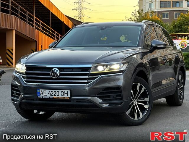 Сірий Фольксваген Туарег, об'ємом двигуна 3 л та пробігом 158 тис. км за 38000 $, фото 1 на Automoto.ua