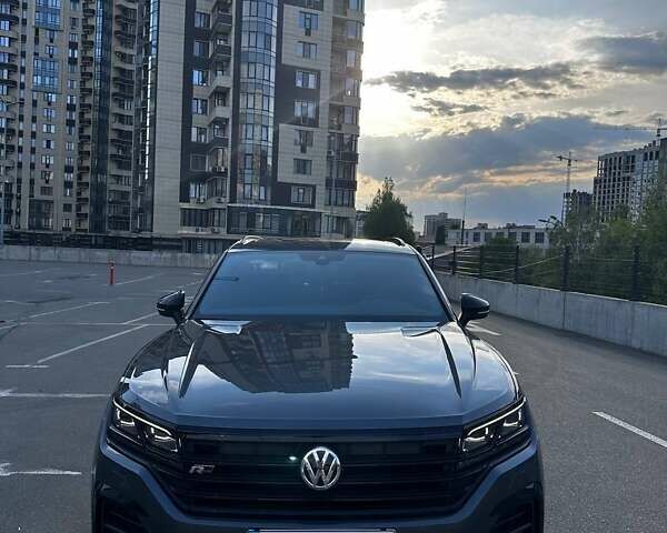 Сірий Фольксваген Туарег, об'ємом двигуна 3.96 л та пробігом 140 тис. км за 58000 $, фото 1 на Automoto.ua