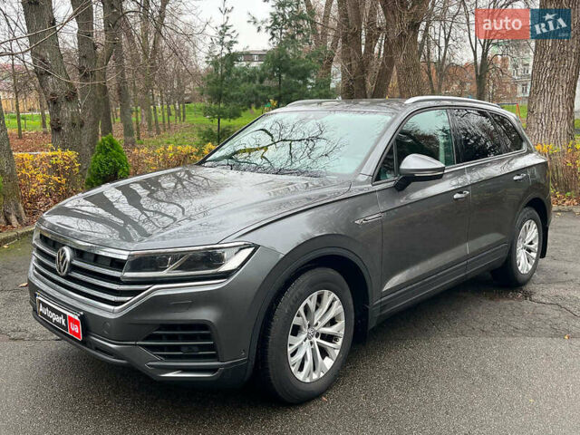 Серый Фольксваген Туарег, объемом двигателя 3.6 л и пробегом 117 тыс. км за 39990 $, фото 1 на Automoto.ua