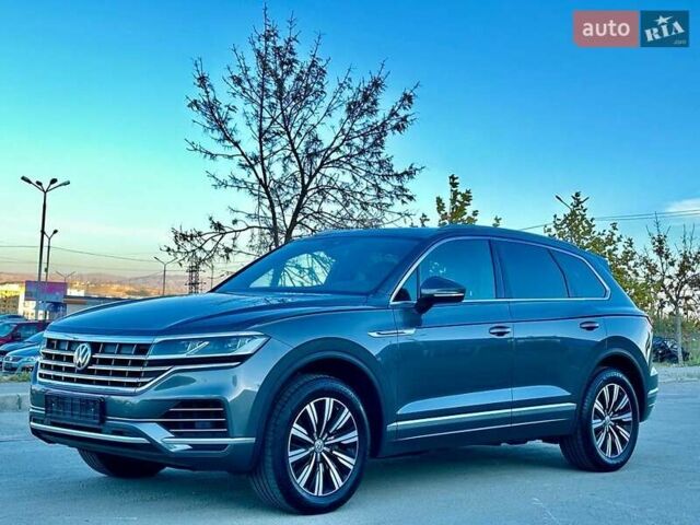 Сірий Фольксваген Туарег, об'ємом двигуна 3 л та пробігом 160 тис. км за 45800 $, фото 1 на Automoto.ua