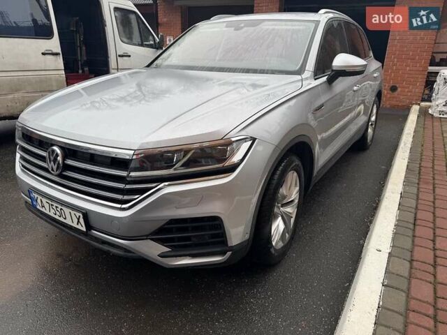 Сірий Фольксваген Туарег, об'ємом двигуна 3 л та пробігом 67 тис. км за 44000 $, фото 1 на Automoto.ua