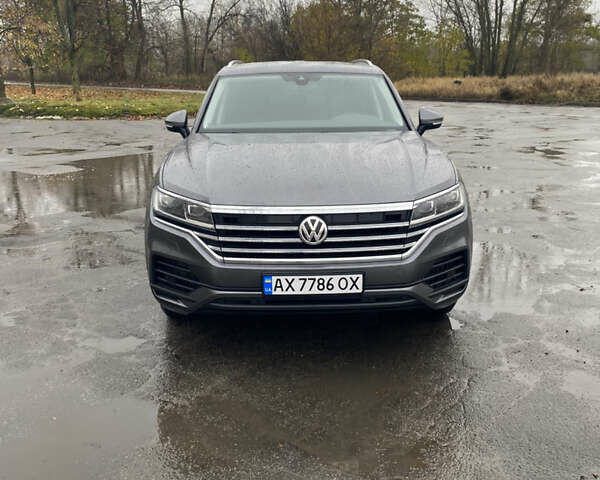 Серый Фольксваген Туарег, объемом двигателя 2.99 л и пробегом 117 тыс. км за 39900 $, фото 1 на Automoto.ua