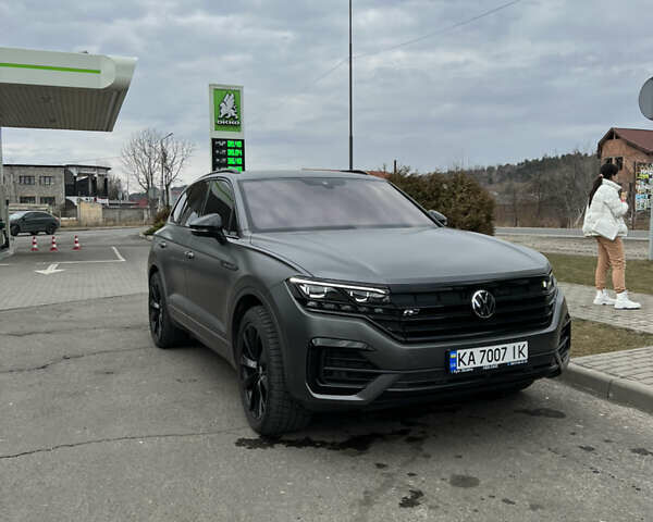 Сірий Фольксваген Туарег, об'ємом двигуна 3.96 л та пробігом 128 тис. км за 73000 $, фото 1 на Automoto.ua