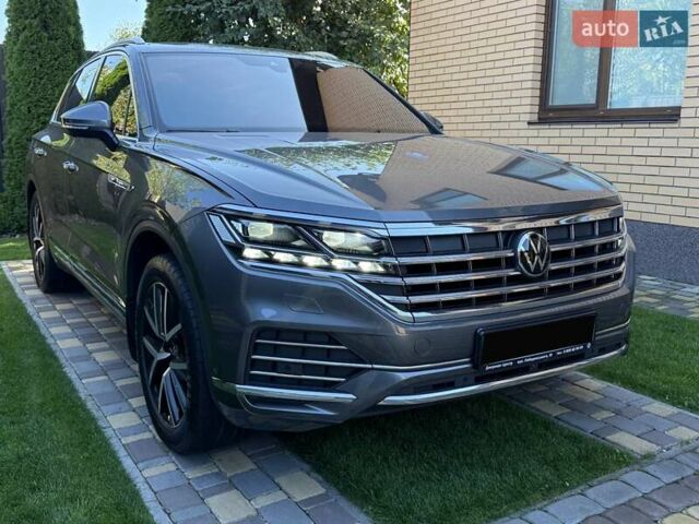 Сірий Фольксваген Туарег, об'ємом двигуна 2.97 л та пробігом 62 тис. км за 59000 $, фото 1 на Automoto.ua