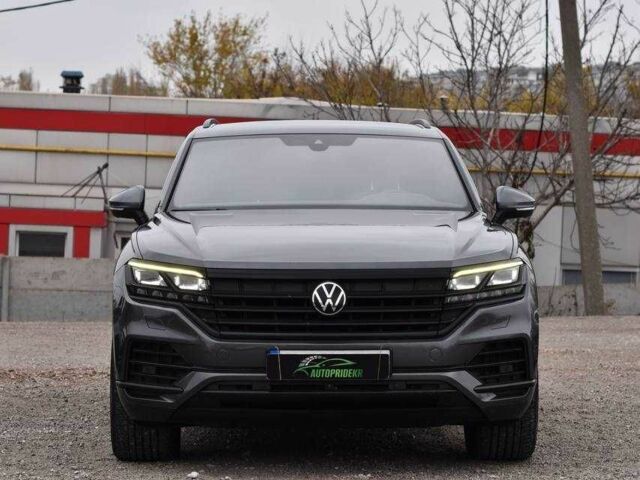 Сірий Фольксваген Туарег, об'ємом двигуна 3 л та пробігом 204 тис. км за 41999 $, фото 1 на Automoto.ua