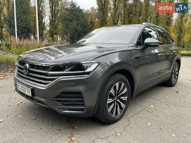 Сірий Фольксваген Туарег, об'ємом двигуна 2.97 л та пробігом 85 тис. км за 49700 $, фото 1 на Automoto.ua