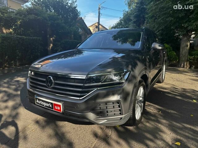 Сірий Фольксваген Туарег, об'ємом двигуна 3 л та пробігом 117 тис. км за 50990 $, фото 1 на Automoto.ua