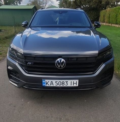 Сірий Фольксваген Туарег, об'ємом двигуна 4 л та пробігом 178 тис. км за 55000 $, фото 1 на Automoto.ua