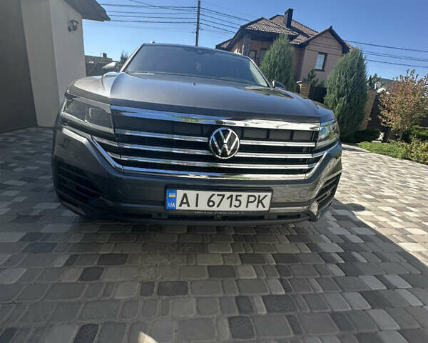 Серый Фольксваген Туарег, объемом двигателя 3 л и пробегом 75 тыс. км за 47000 $, фото 1 на Automoto.ua