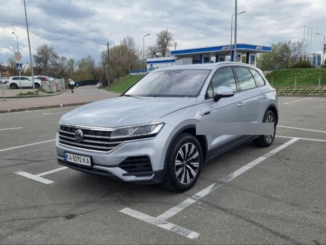 Серый Фольксваген Туарег, объемом двигателя 3 л и пробегом 150 тыс. км за 45000 $, фото 1 на Automoto.ua